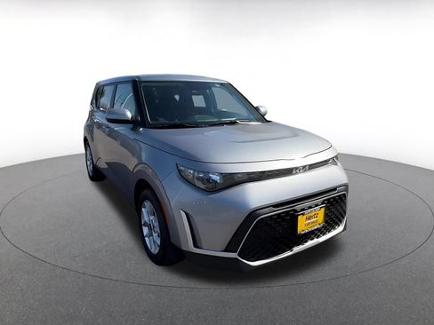 Used 2025 Kia Soul LX w/ LX Technology Package FWD image 3