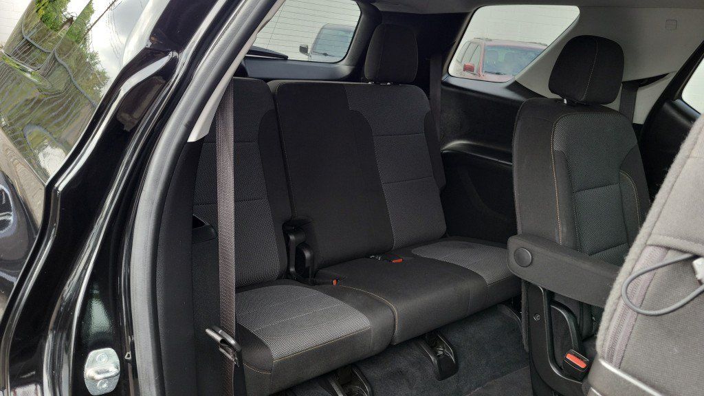 Used 2021 Chevrolet Traverse LT FWD image 23