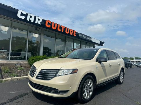 Used 2018 Lincoln MKT AWD w/ Technology Package image 1