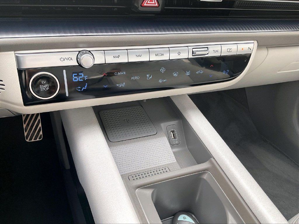 Used 2024 Hyundai Ioniq 6 Limited AWD/4WD image 26