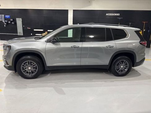 Used 2025 GMC Acadia Elevation image 3