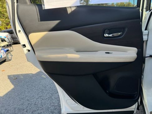 Used 2022 Nissan Murano Platinum w/ Cargo Package image 17