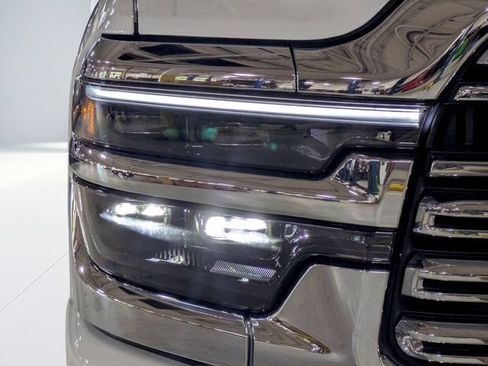 Used 2025 RAM 2500 Laramie AWD/4WD image 9
