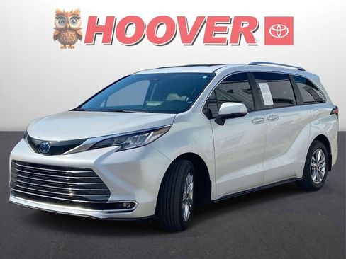 Used 2024 Toyota Sienna Limited FWD image 6
