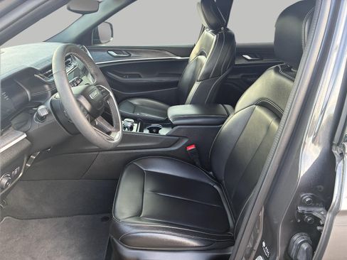 Used 2024 Jeep Grand Cherokee Limited AWD/4WD image 11