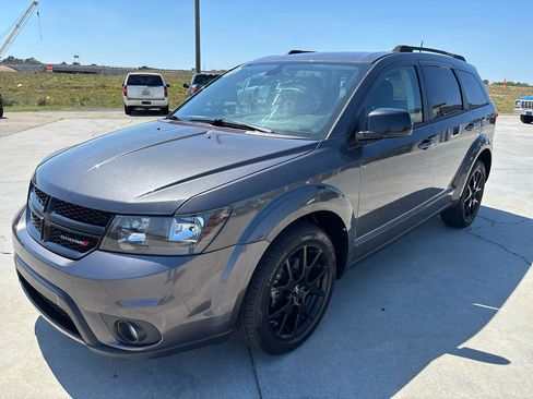 Used 2019 Dodge Journey SE w/ Blacktop Package FWD image 8