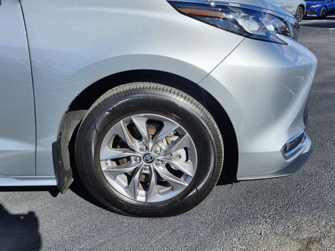 Used 2024 Toyota Sienna XLE w/ XLE Plus Package image 11