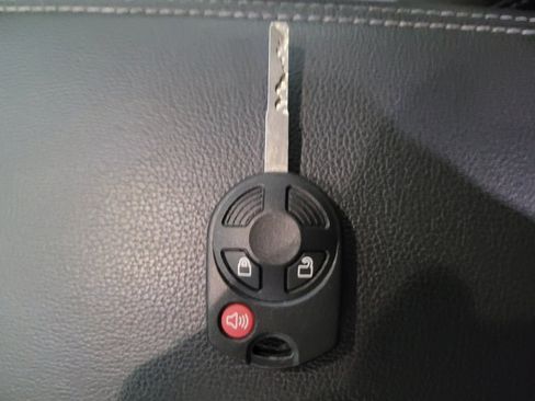 Used 2017 Ford Escape SE FWD image 32