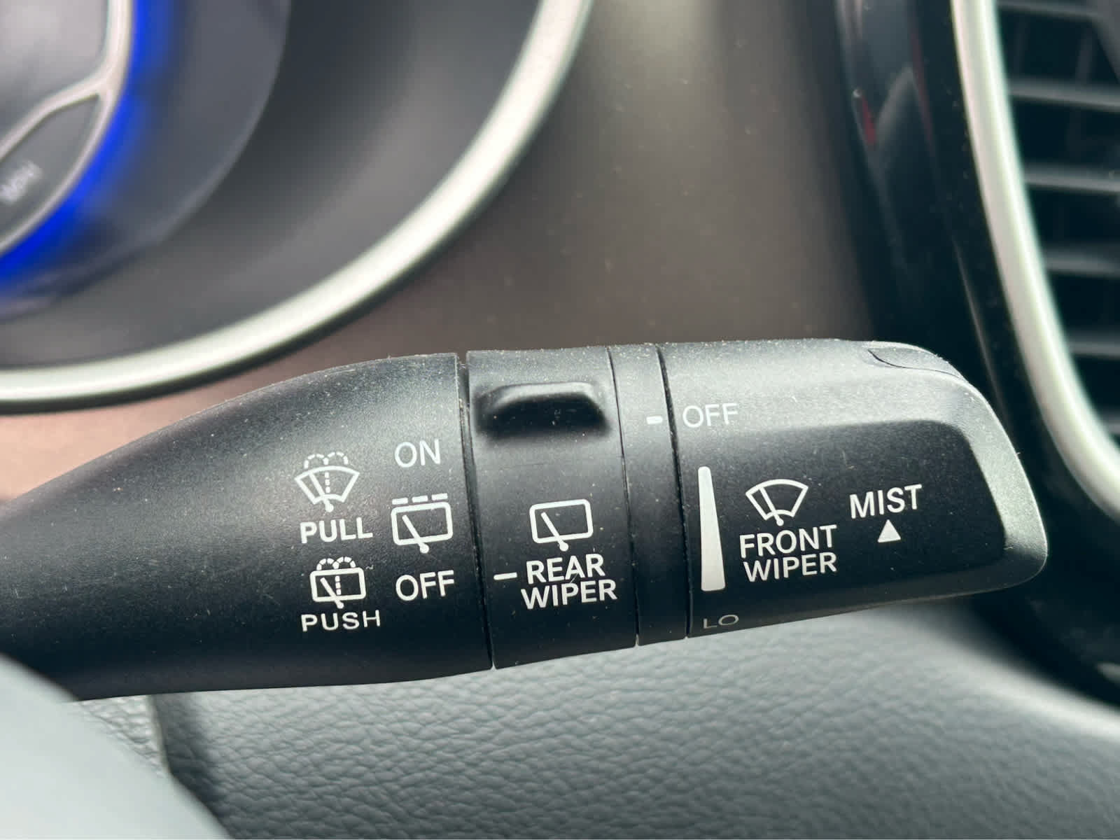 Used 2018 Chrysler Pacifica Touring-L w/ Advanced Safetytec Group FWD image 27