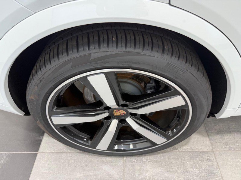 Certified 2026 Porsche Cayenne Coupe AWD/4WD image 8