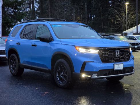 Certified 2025 Honda Pilot TrailSport image 3