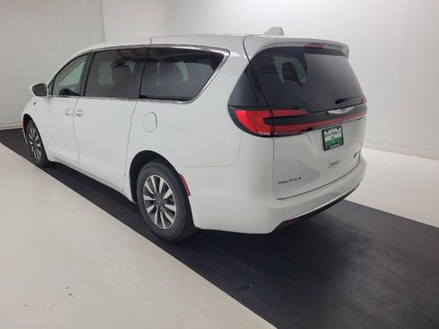 Used 2022 Chrysler Pacifica Touring-L FWD image 5