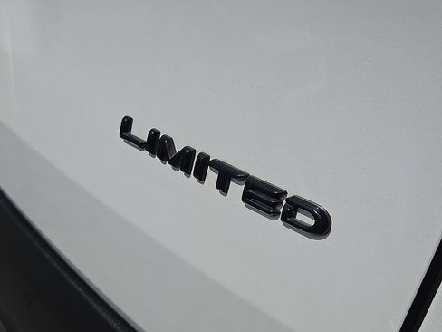 Used 2024 Toyota Grand Highlander FWD image 16