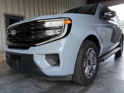 Used 2025 Ford Expedition Active RWD image 28