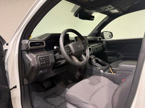 Certified 2025 Toyota Tacoma SR5 AWD/4WD image 16