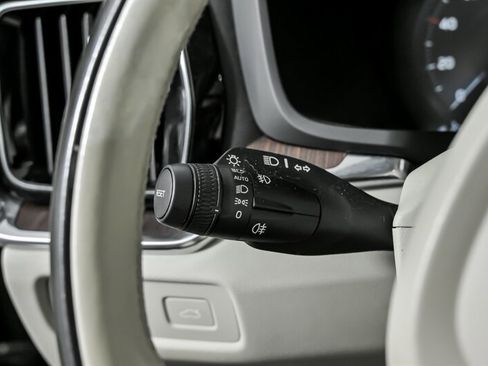 Used 2021 Volvo S60 T6 Momentum w/ Premium Package image 26