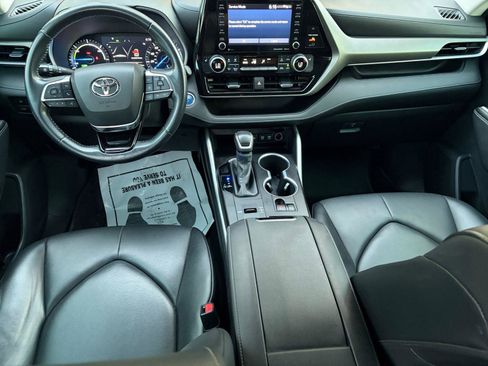 Used 2020 Toyota Highlander XLE image 10