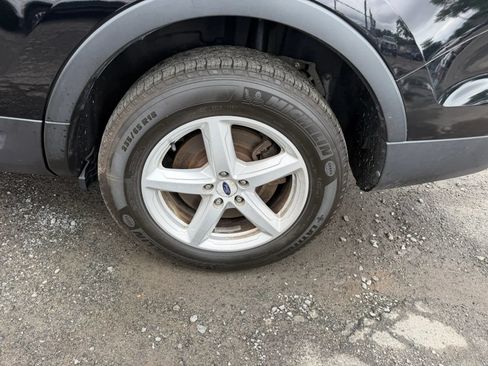 Used 2017 Ford Explorer XLT w/ Equipment Group 202A AWD/4WD image 9