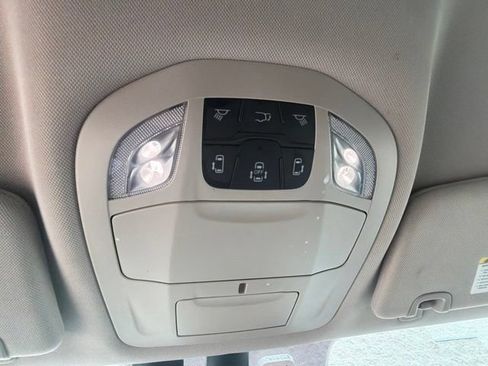 Used 2022 Chrysler Pacifica Touring-L FWD image 34