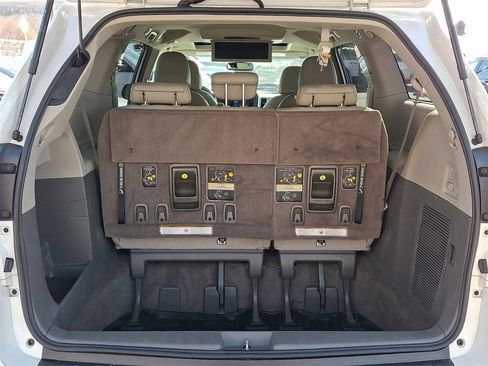 Used 2017 Toyota Sienna XLE Premium image 29