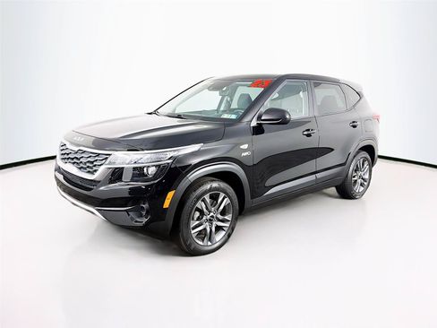 Used 2023 Kia Seltos LX AWD/4WD image 7