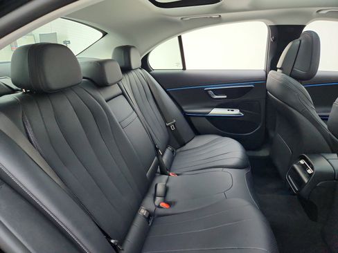 Used 2025 Mercedes-Benz E 350 4MATIC Sedan image 32