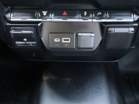 Used 2022 Chevrolet Silverado 3500 LT AWD/4WD image 38