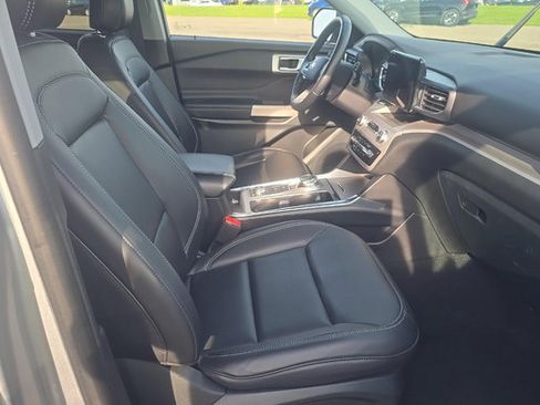 Used 2024 Ford Explorer XLT w/ Equipment Group 202A AWD/4WD image 11
