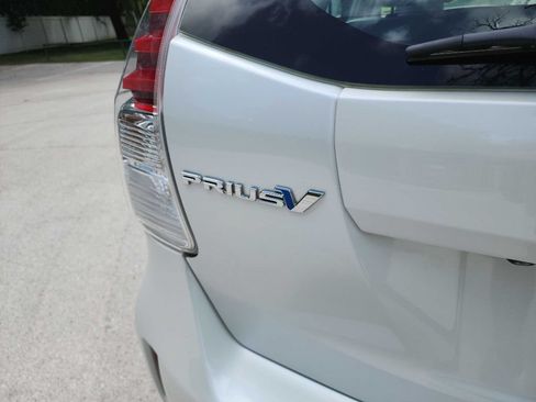 Used 2015 Toyota Prius V Four FWD image 9
