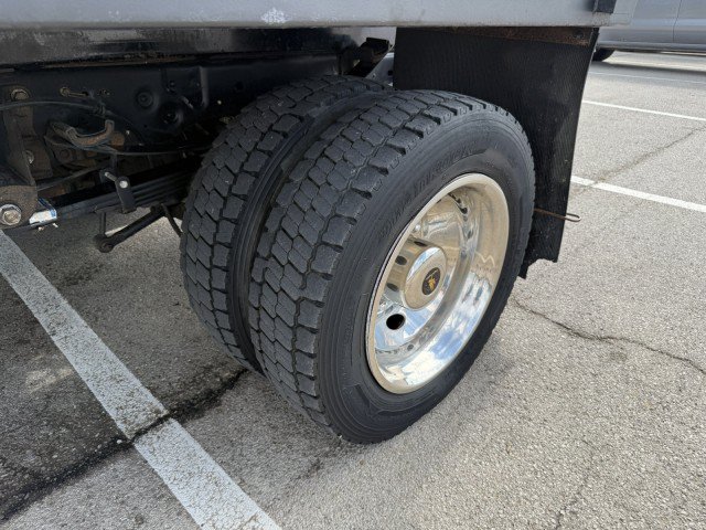 Used 2015 Ford F550 2WD Regular Cab Super Duty image 7