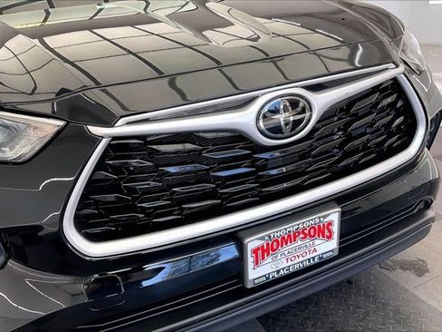Used 2024 Toyota Highlander XLE FWD image 31
