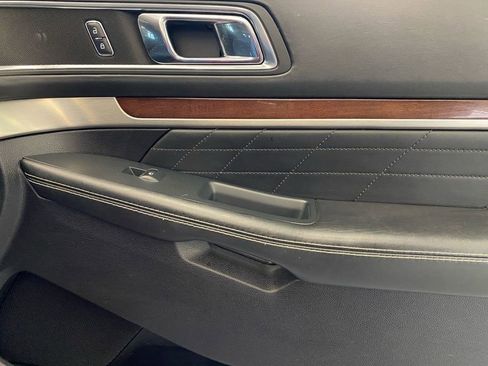 Used 2019 Ford Explorer Platinum image 15