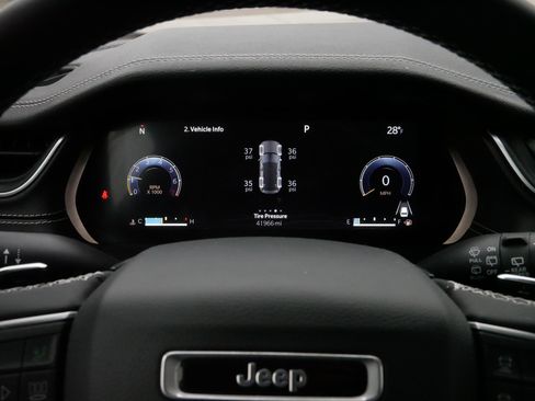 Certified 2023 Jeep Grand Cherokee Limited w/ Luxury Tech Group II image 21