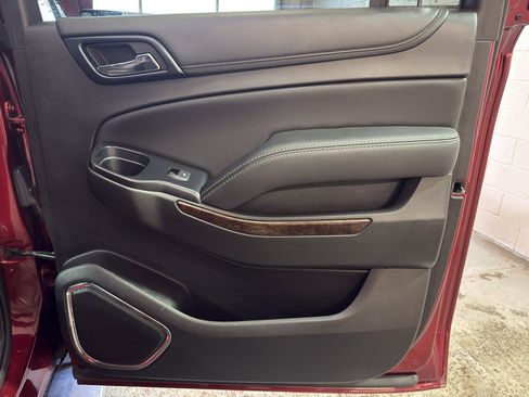 Used 2017 Chevrolet Suburban LT w/ LT Signature Package image 25