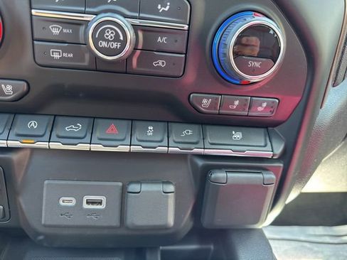 Used 2021 Chevrolet Silverado 1500 High Country w/ Technology Package AWD/4WD image 21