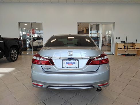 Used 2017 Honda Accord EX-L image 4