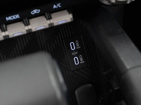 Used 2025 Toyota Tacoma TRD Off-Road image 31