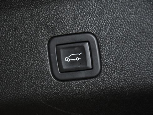 Used 2025 Chevrolet Suburban Z71 AWD/4WD image 55