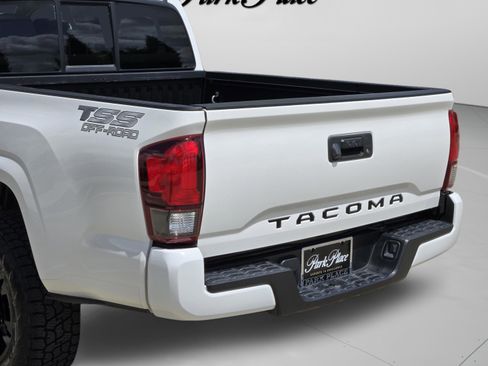 Used 2022 Toyota Tacoma SR w/ SR Convenience Package image 30