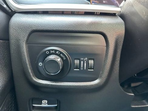 Used 2024 Jeep Grand Cherokee Laredo RWD image 25