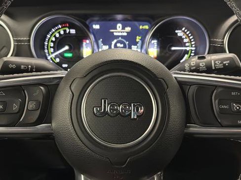 Used 2022 Jeep Wrangler Unlimited Sahara w/ Cold Weather Group AWD/4WD image 15