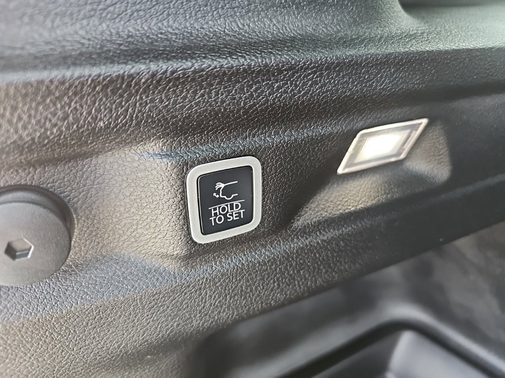 Certified 2025 Jeep Grand Cherokee L Altitude AWD/4WD image 28