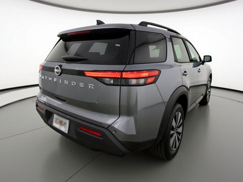 Used 2025 Nissan Pathfinder SV image 9