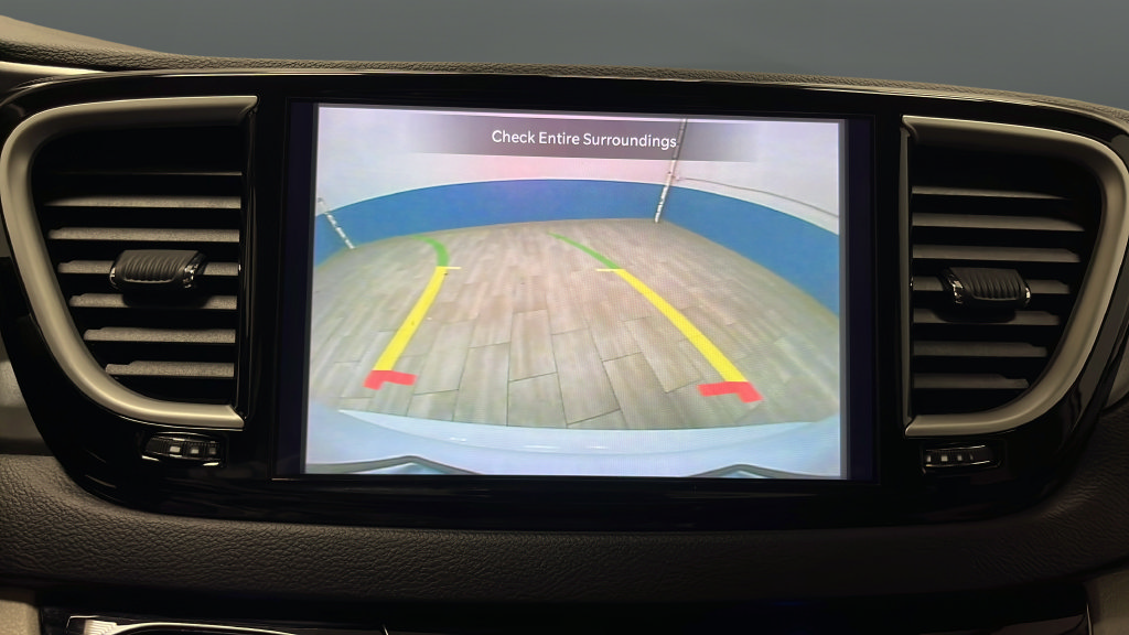 Used 2024 Chrysler Pacifica Touring-L FWD image 13