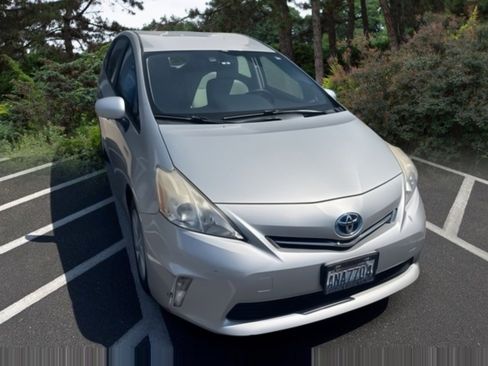 Used 2013 Toyota Prius V Two FWD image 10