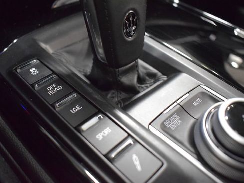 Used 2021 Maserati Levante image 28