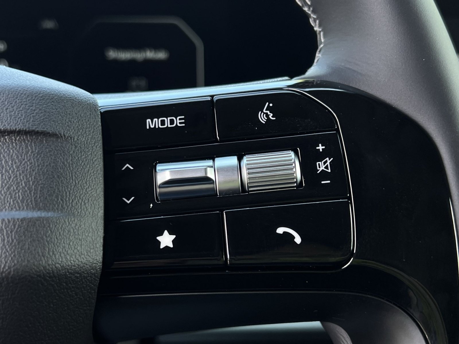 New 2027 Kia Carnival SX FWD image 23