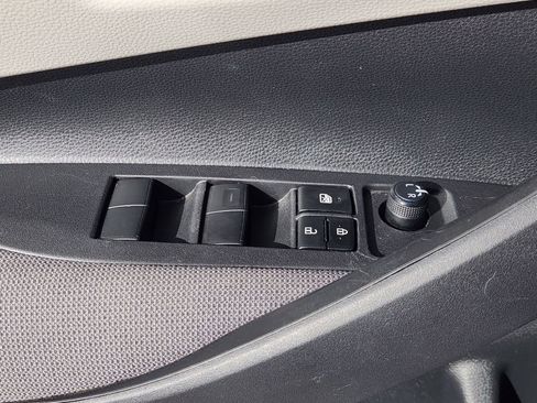 Used 2024 Toyota Corolla LE image 28