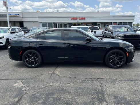 Used 2022 Dodge Charger SXT w/ Blacktop Package RWD image 2