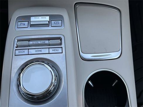 Used 2024 Genesis GV70 2.5T w/ Advanced Package image 17